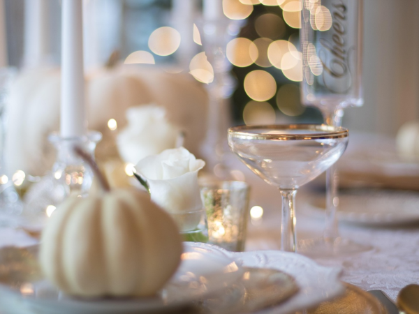 10 Tischdeko Ideen für den Herbst mit Naturmaterialien