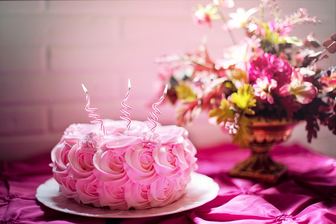10 Tischdeko Ideen zum Geburtstag, die wirklich beeindrucken