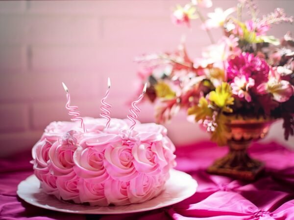 10 Tischdeko Ideen zum Geburtstag, die wirklich beeindrucken