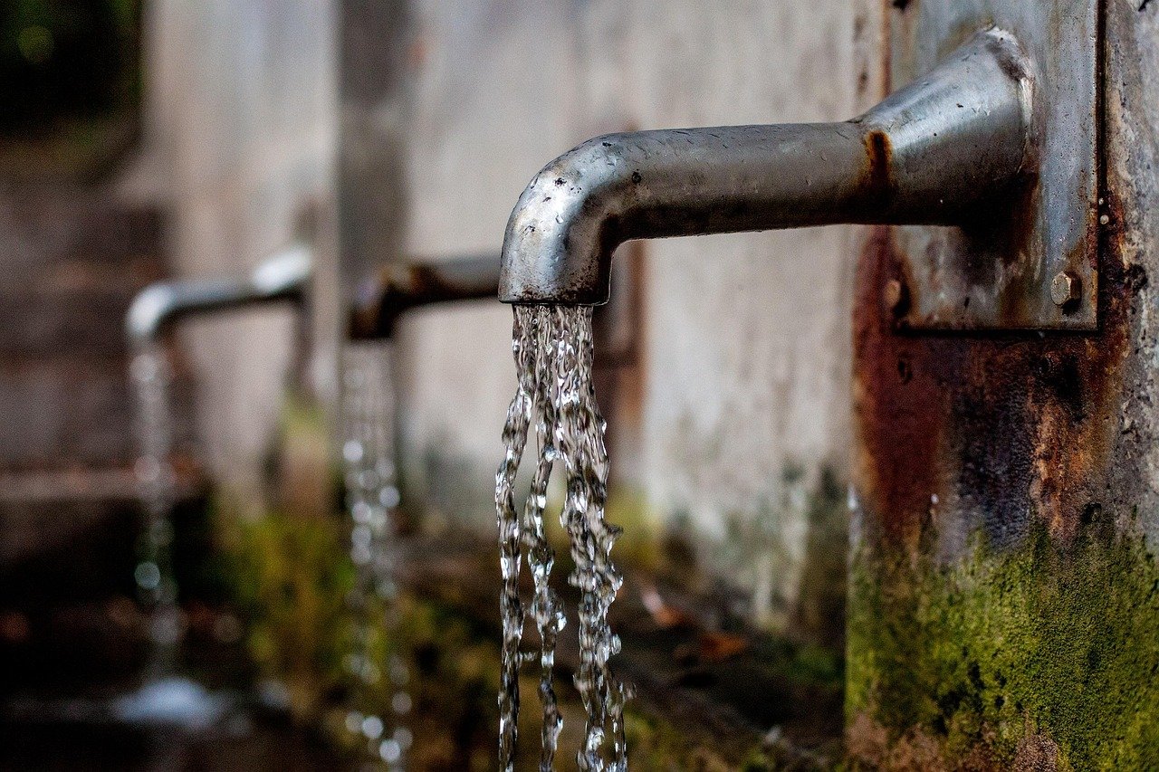 Kalk am Wasserhahn entfernen Hausmittel: einfach erklärt — Hero-Aufnahme